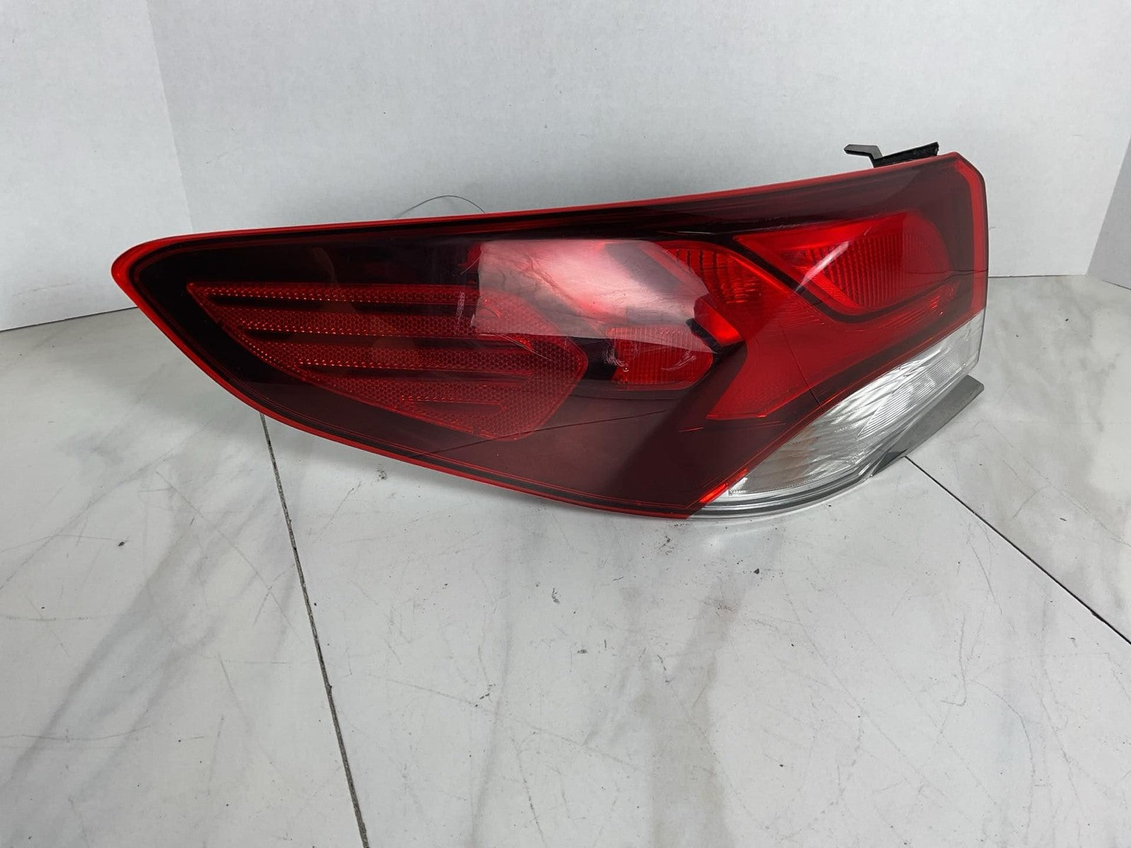 Tail Light Assembly HYUNDAI SONATA Right 18 190