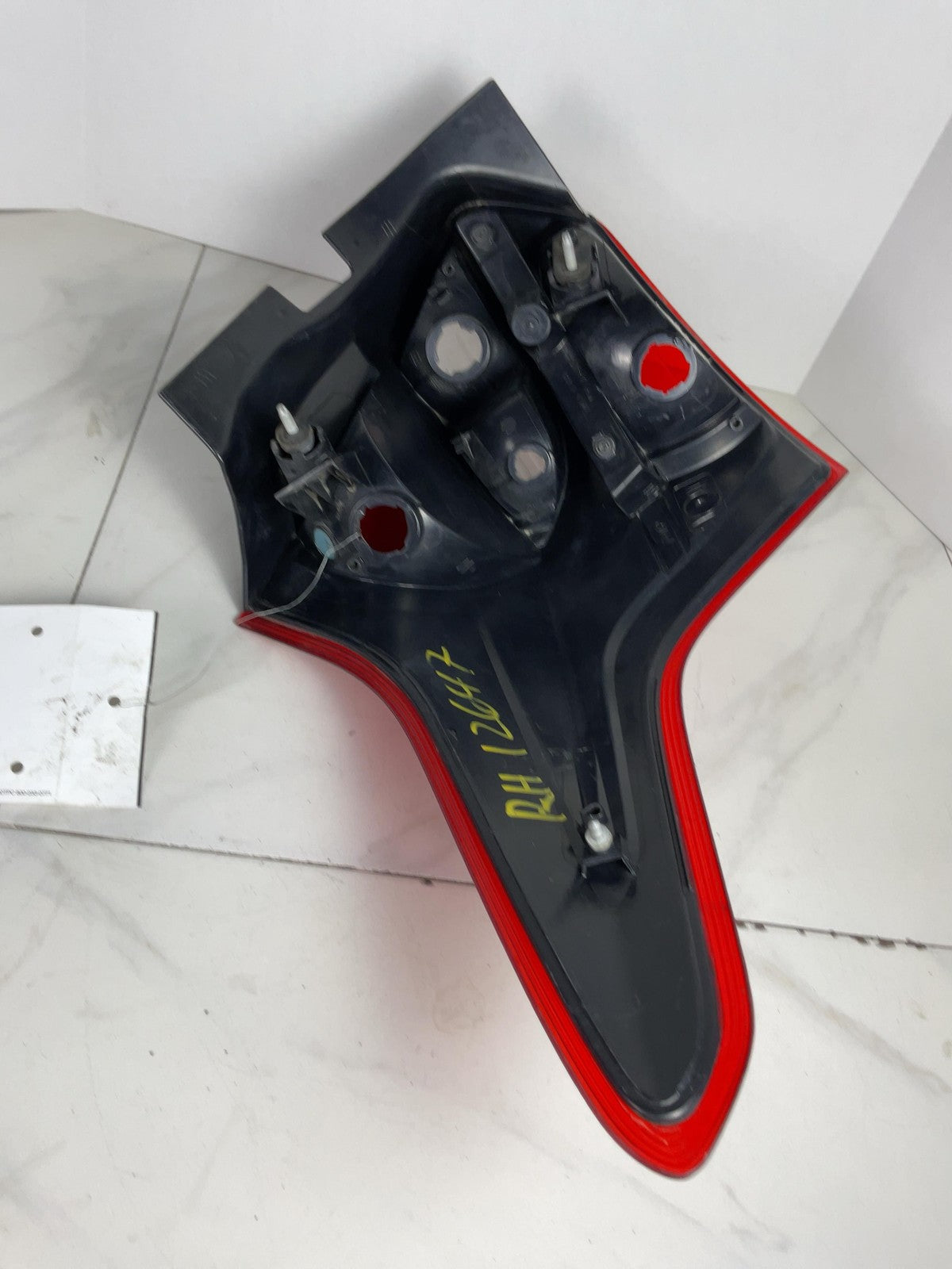 Tail Light Assembly FORD FOCUS Right 12 13 144