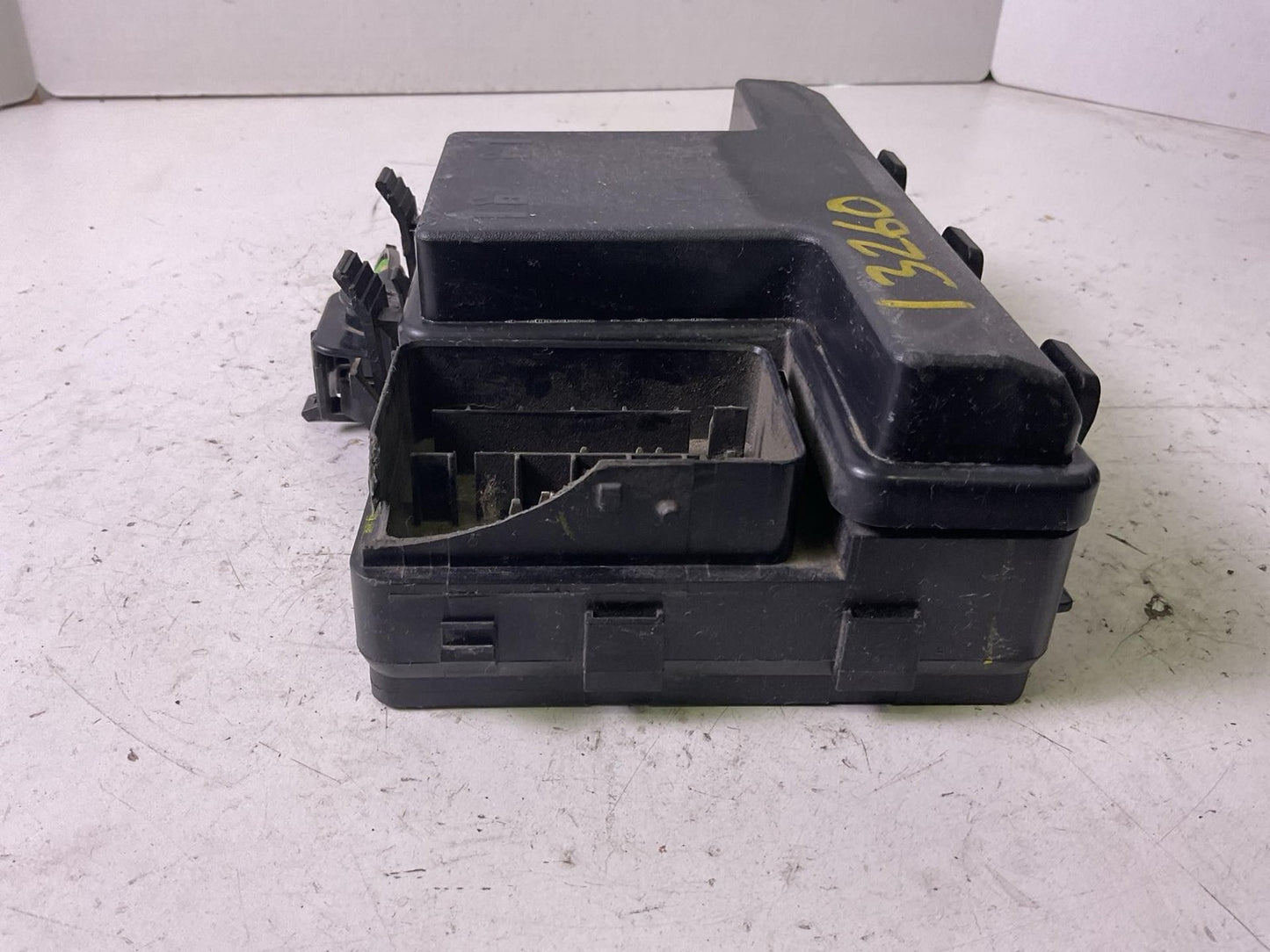 Engine Fuse Box FORD FUSION 17 18 19 202