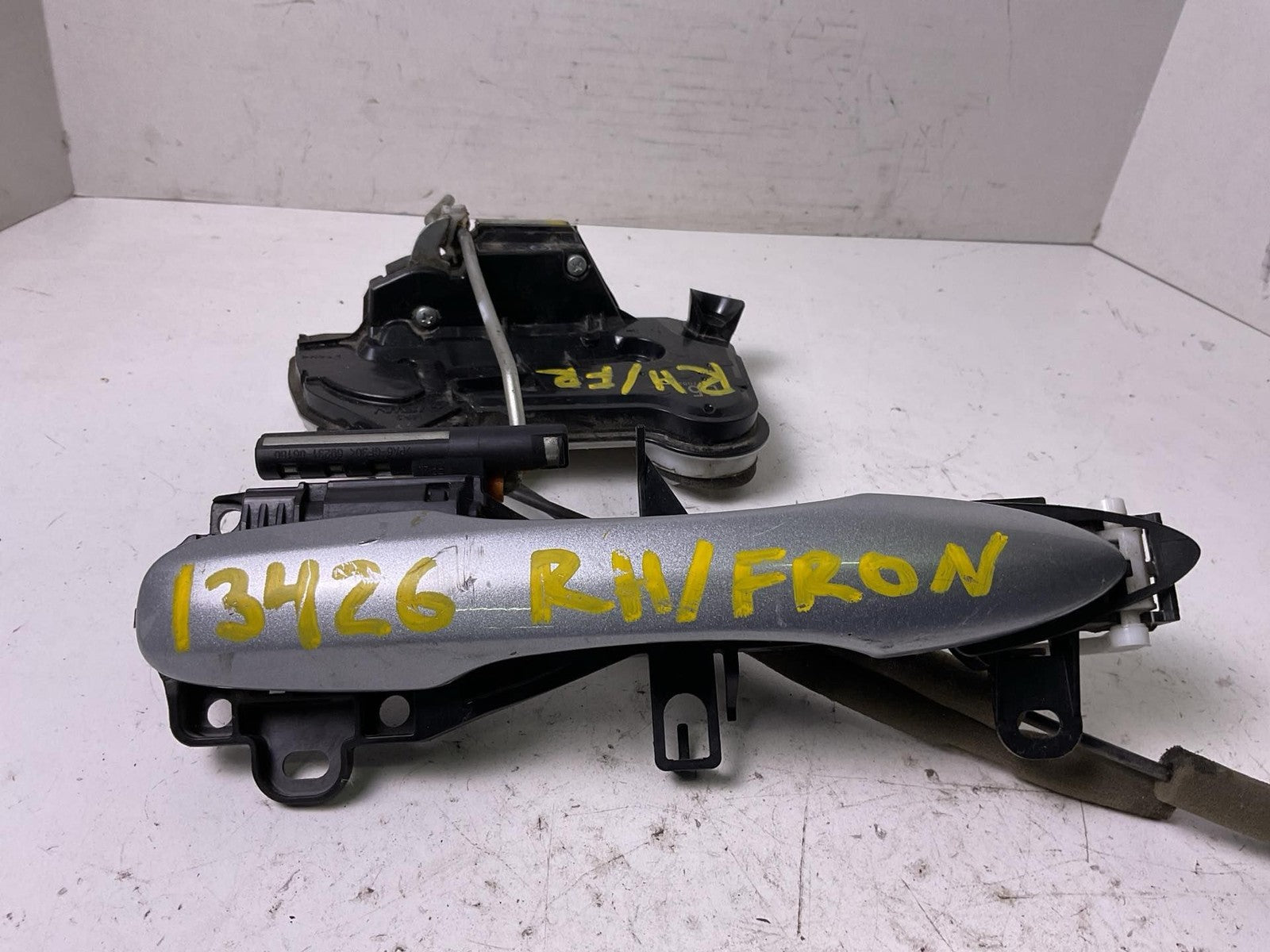 Front Door Latch TOYOTA CAMRY Right 18 19 20 21 22 23 241