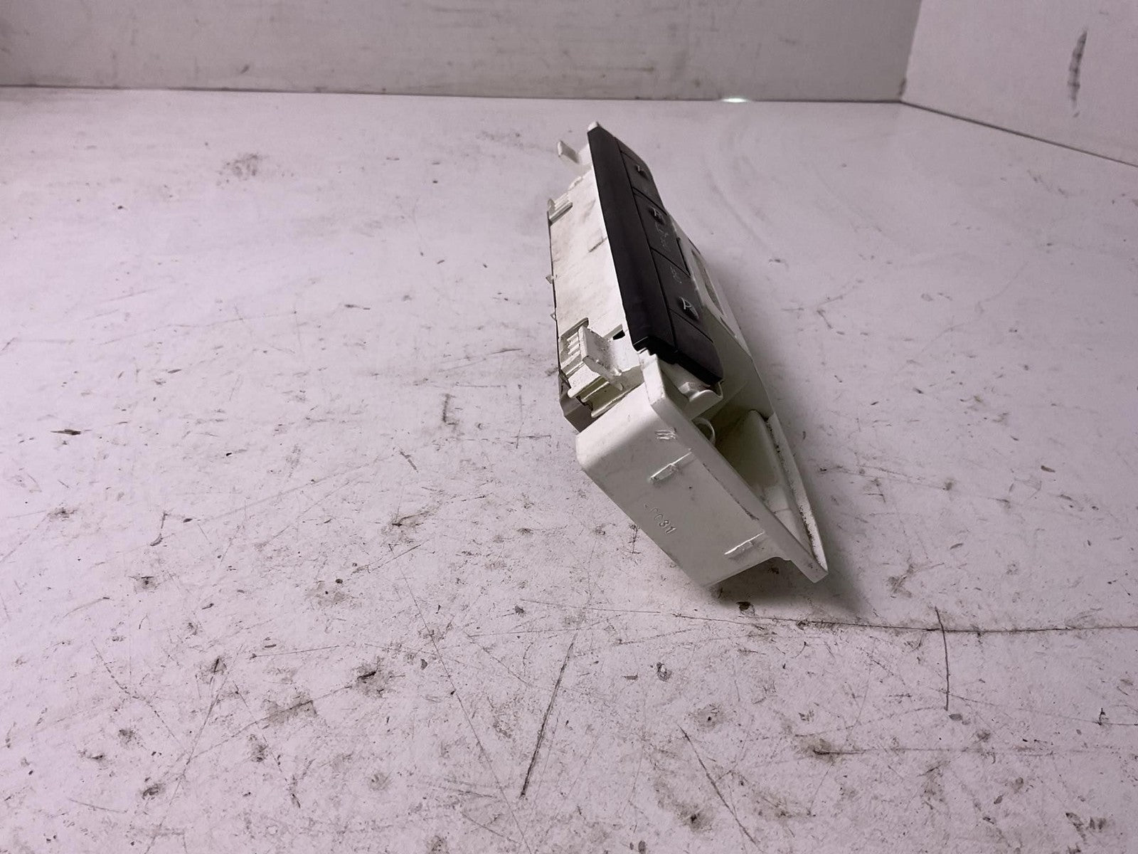 Front Console NISSAN VERSA 213