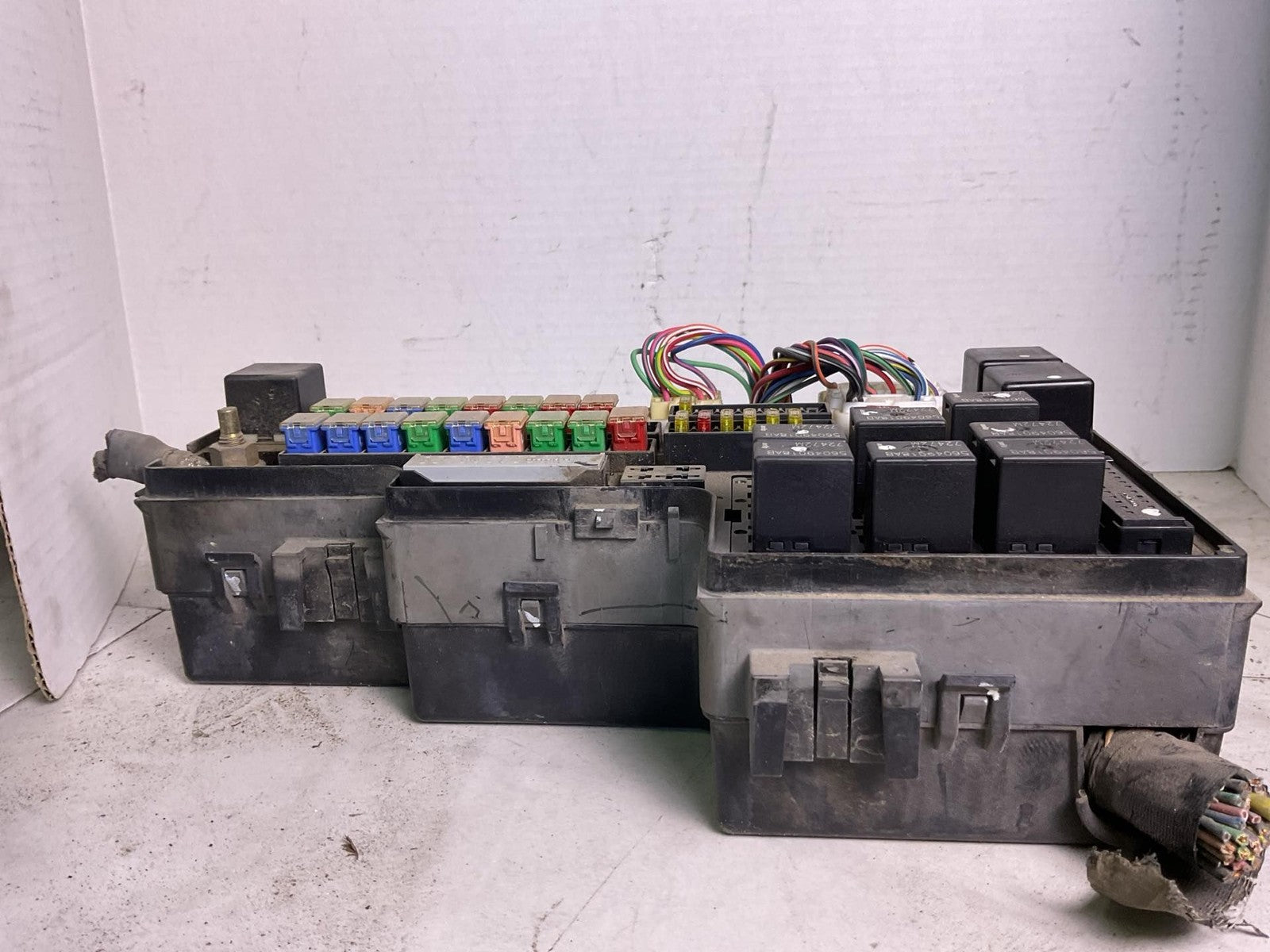 Engine Fuse Box DODGE DAKOTA 00 01 022