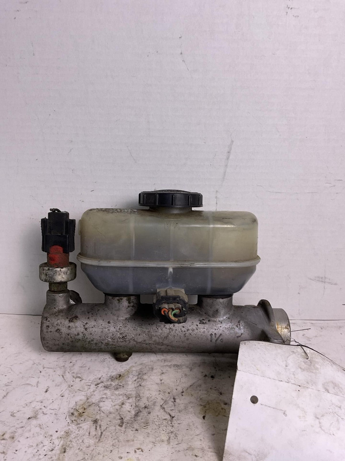 Master Cylinder FORD PICKUP F150 00 01 02 03 043