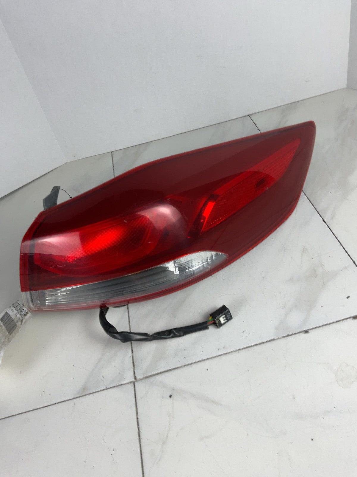 Tail Light Assembly HYUNDAI ELANTRA Right 17 180