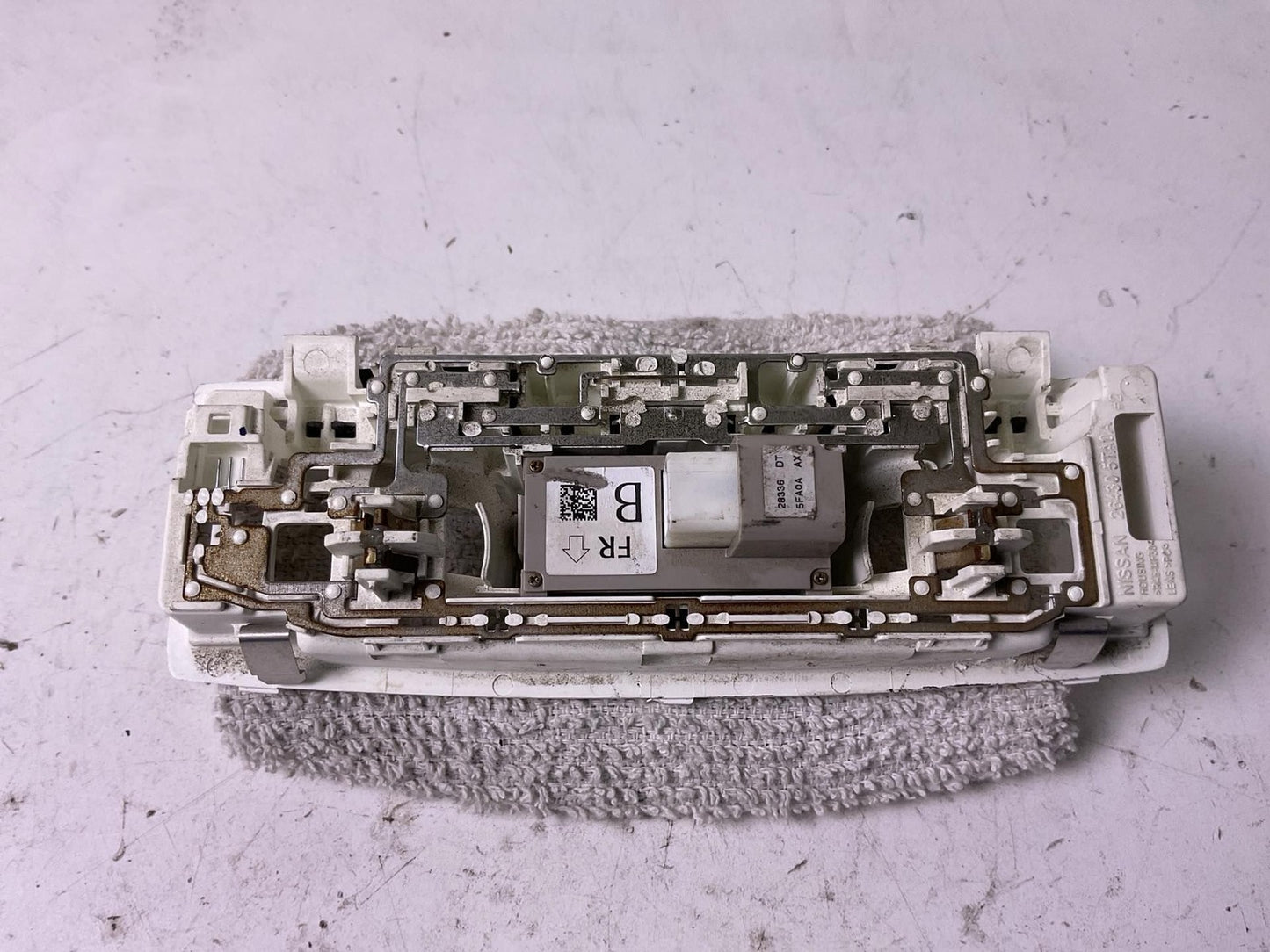 Front Console NISSAN VERSA 214