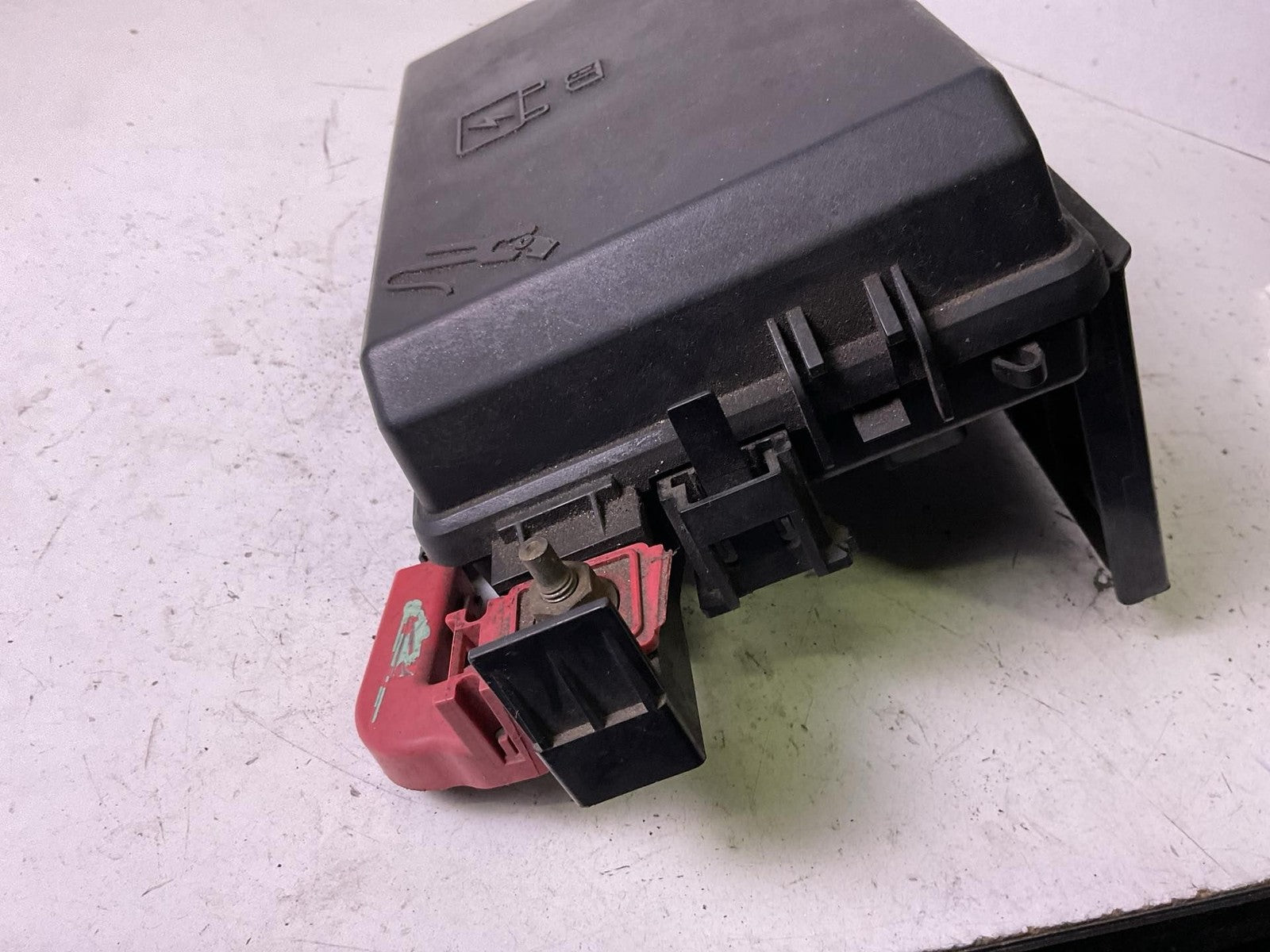 Engine Fuse Box DODGE CHARGER 084