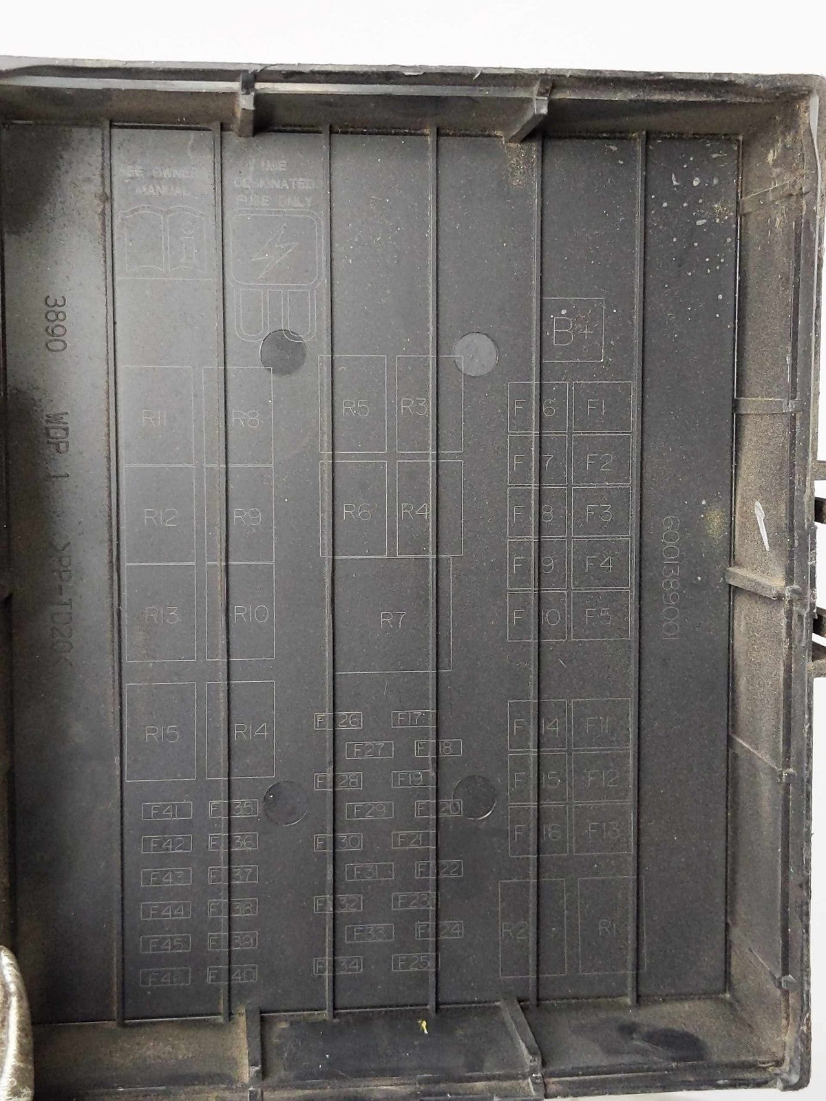 Engine Fuse Box FORD FIESTA 11 12 139