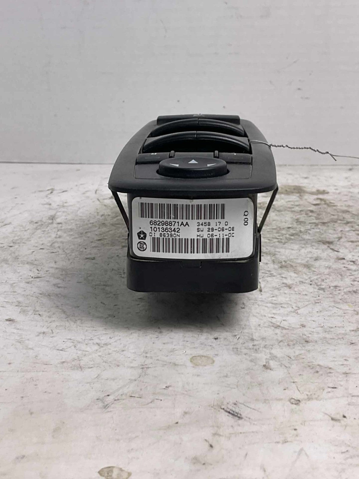 Door Switch Front CHRYSLER TOWN CNTRY 141