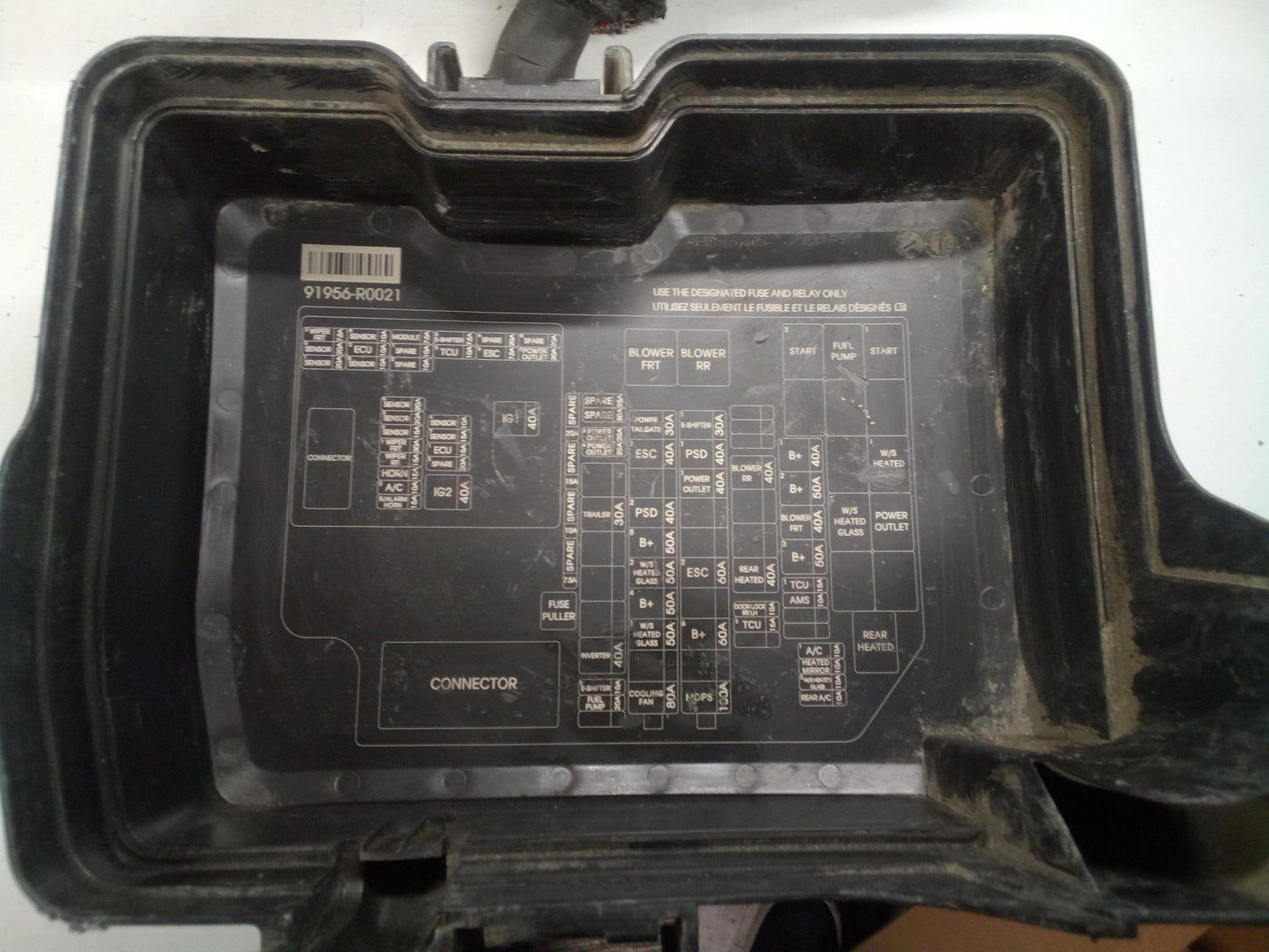 Engine Fuse Box KIA CARNIVAL 2211