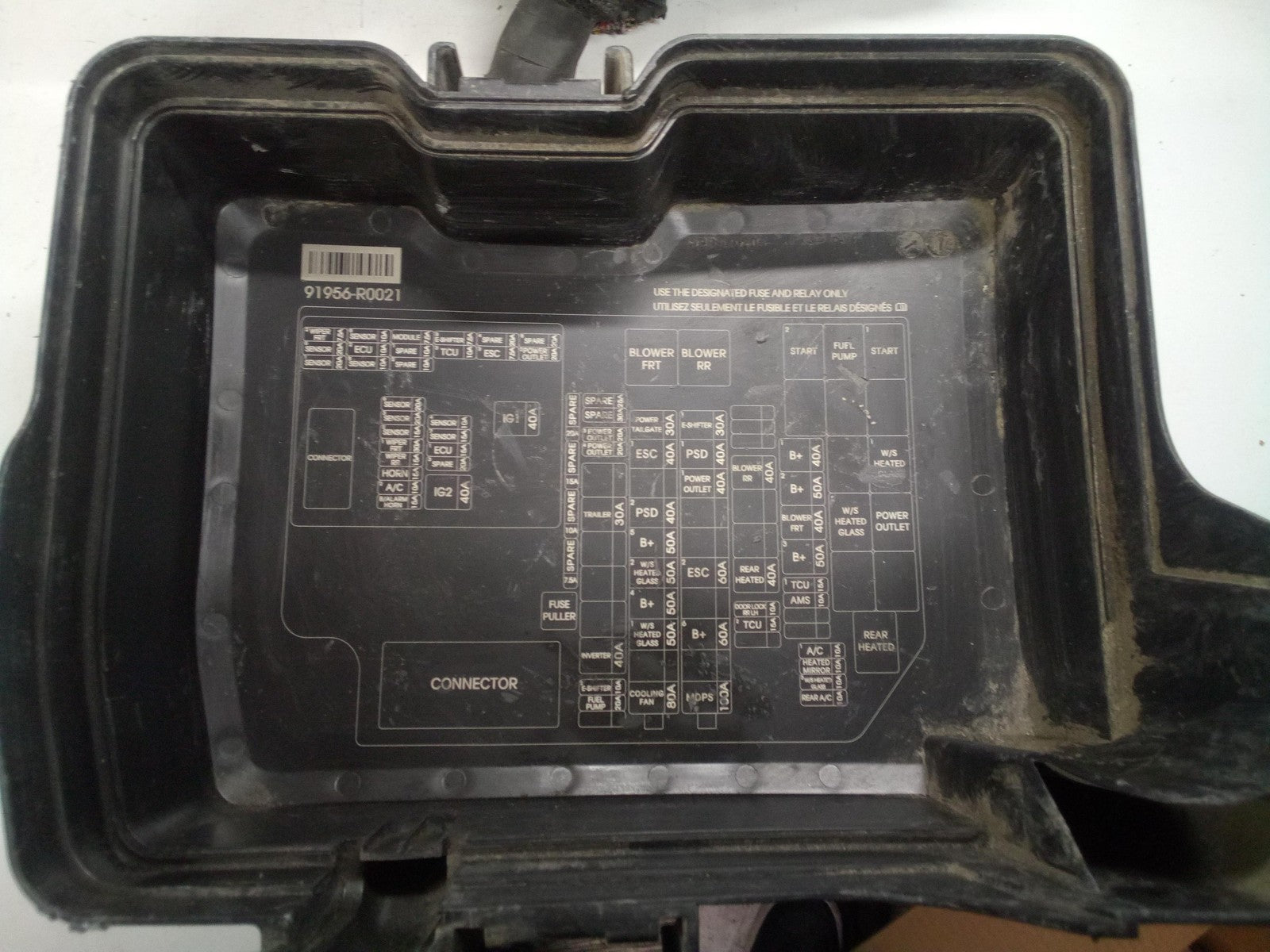 Engine Fuse Box KIA CARNIVAL 2211