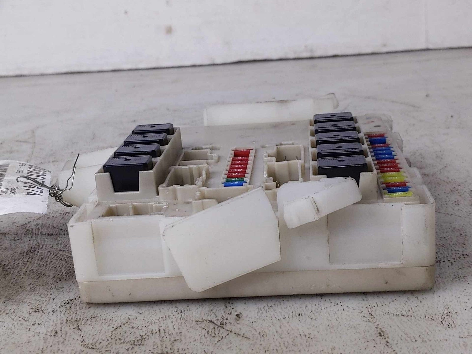 Engine Fuse Box NISSAN TITAN 04 05 066