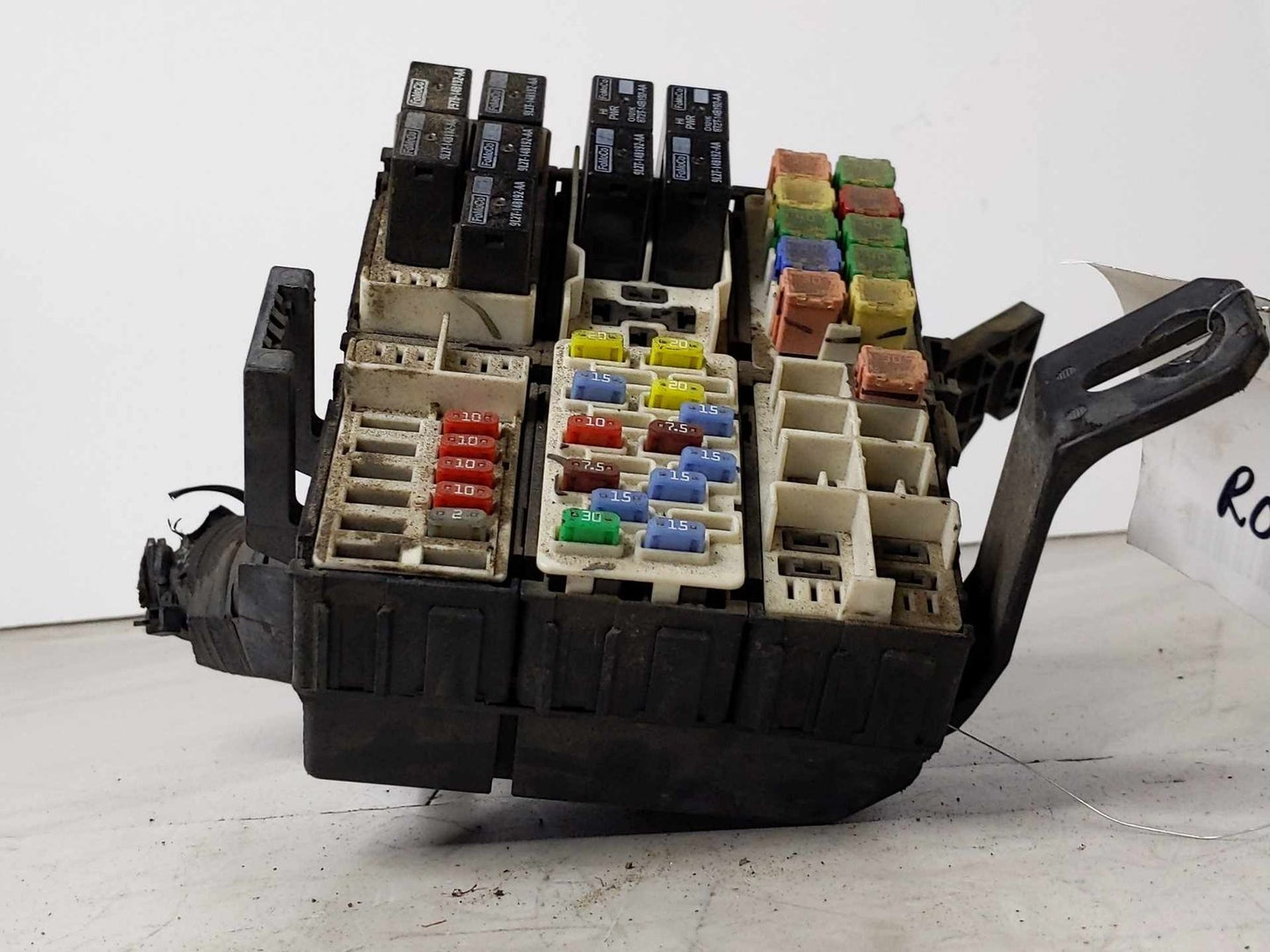 Engine Fuse Box FORD FIESTA 11 12 133