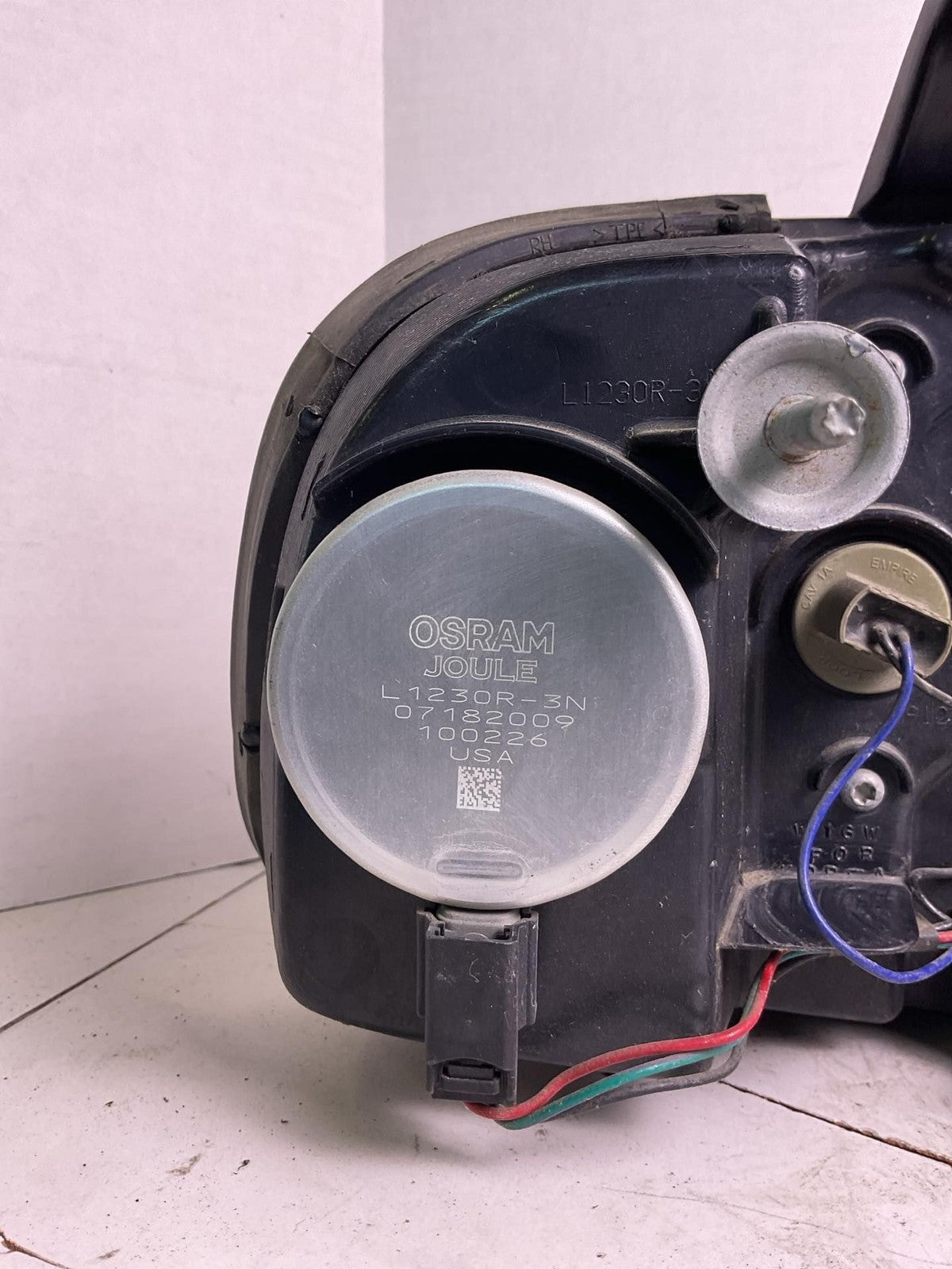 Tail Light Assembly FORD MUSTANG Right 10 11 122