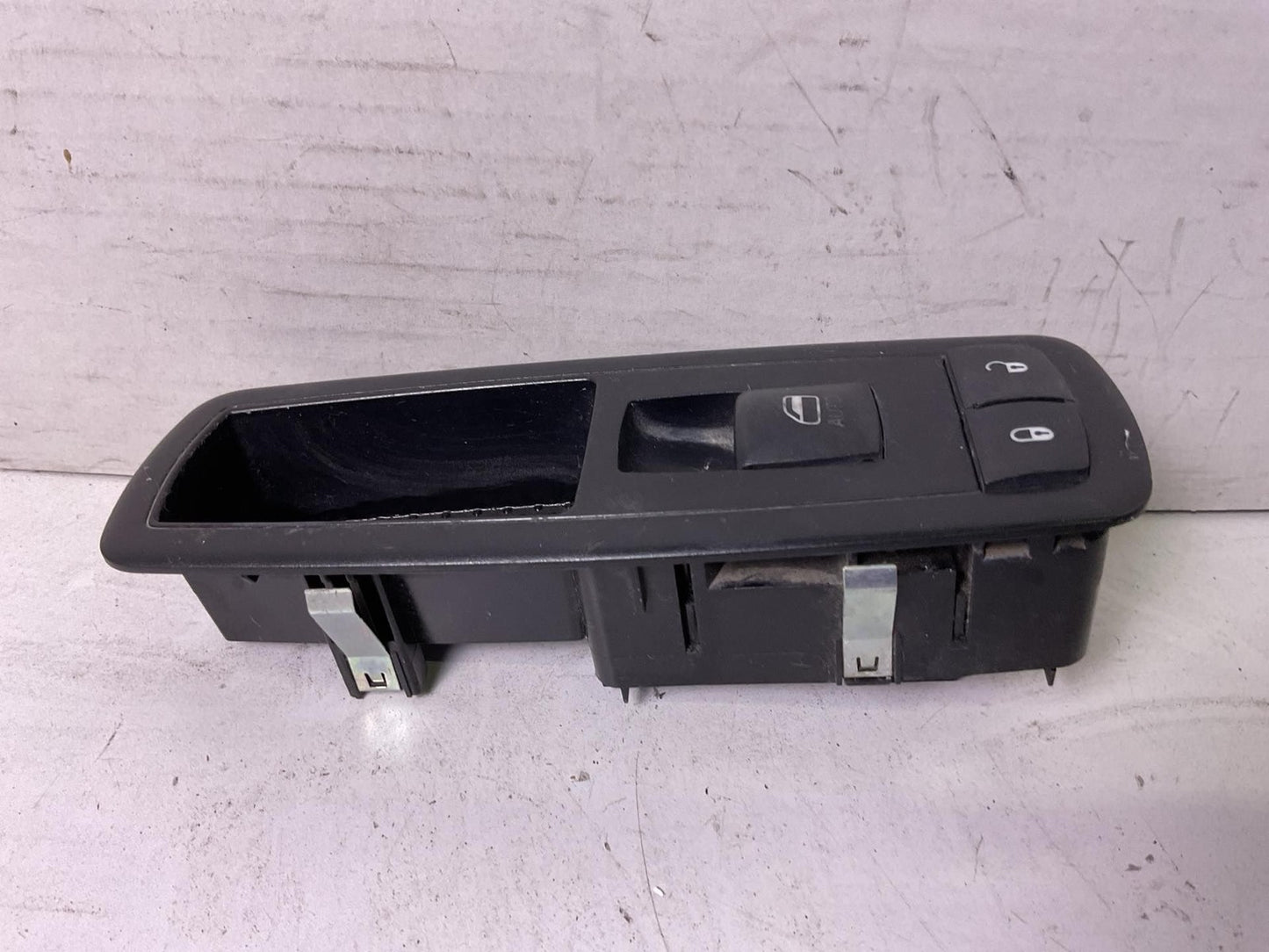 Door Switch Front CHRYSLER TOWN CNTRY 142