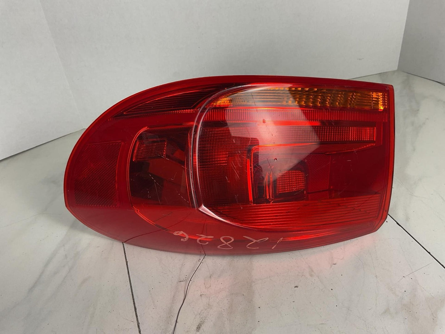 Tail Light Assembly VW TIGUAN Right 12 13 14 15 16 17 181
