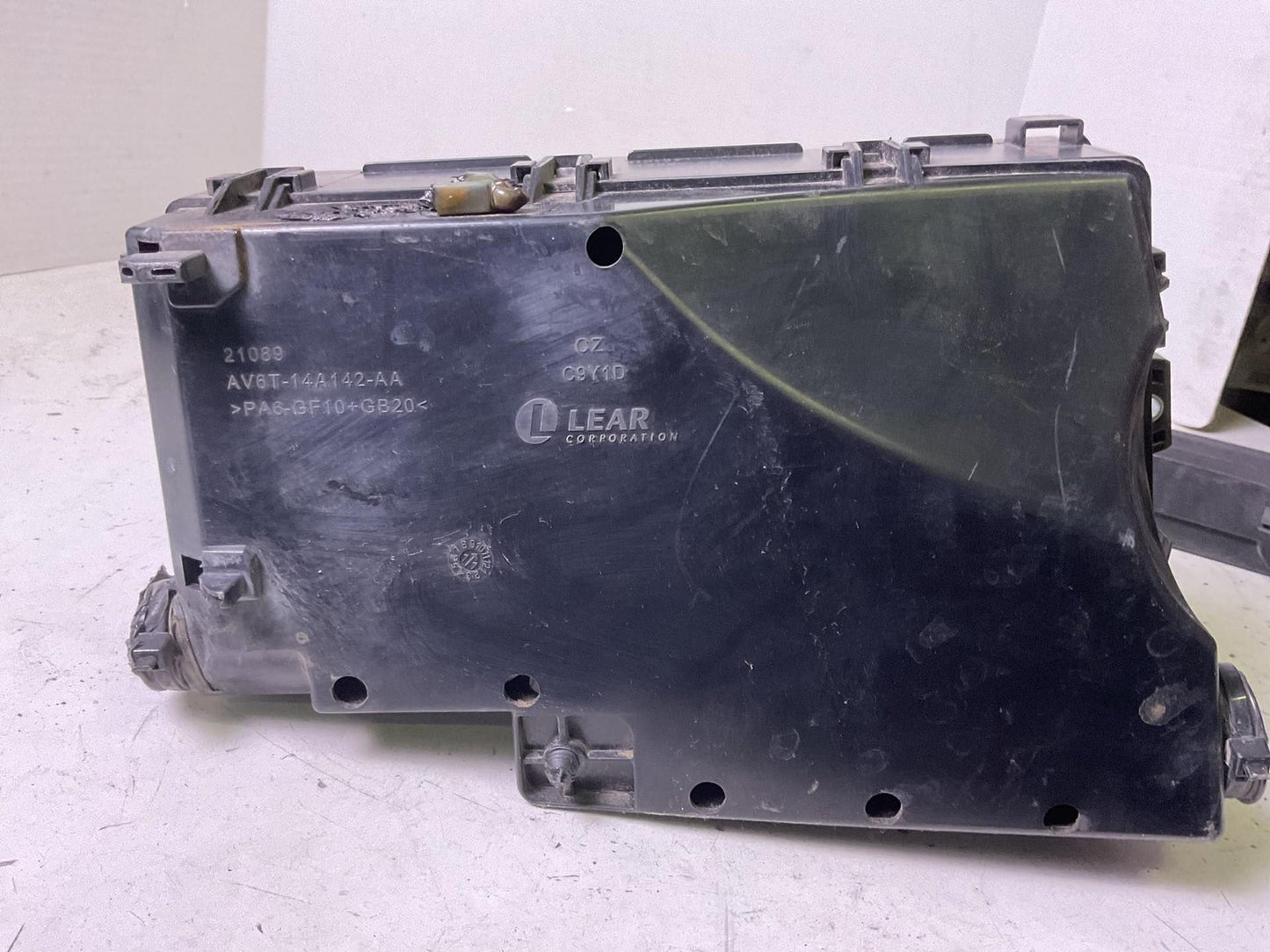 Engine Fuse Box FORD FOCUS 12 13 143