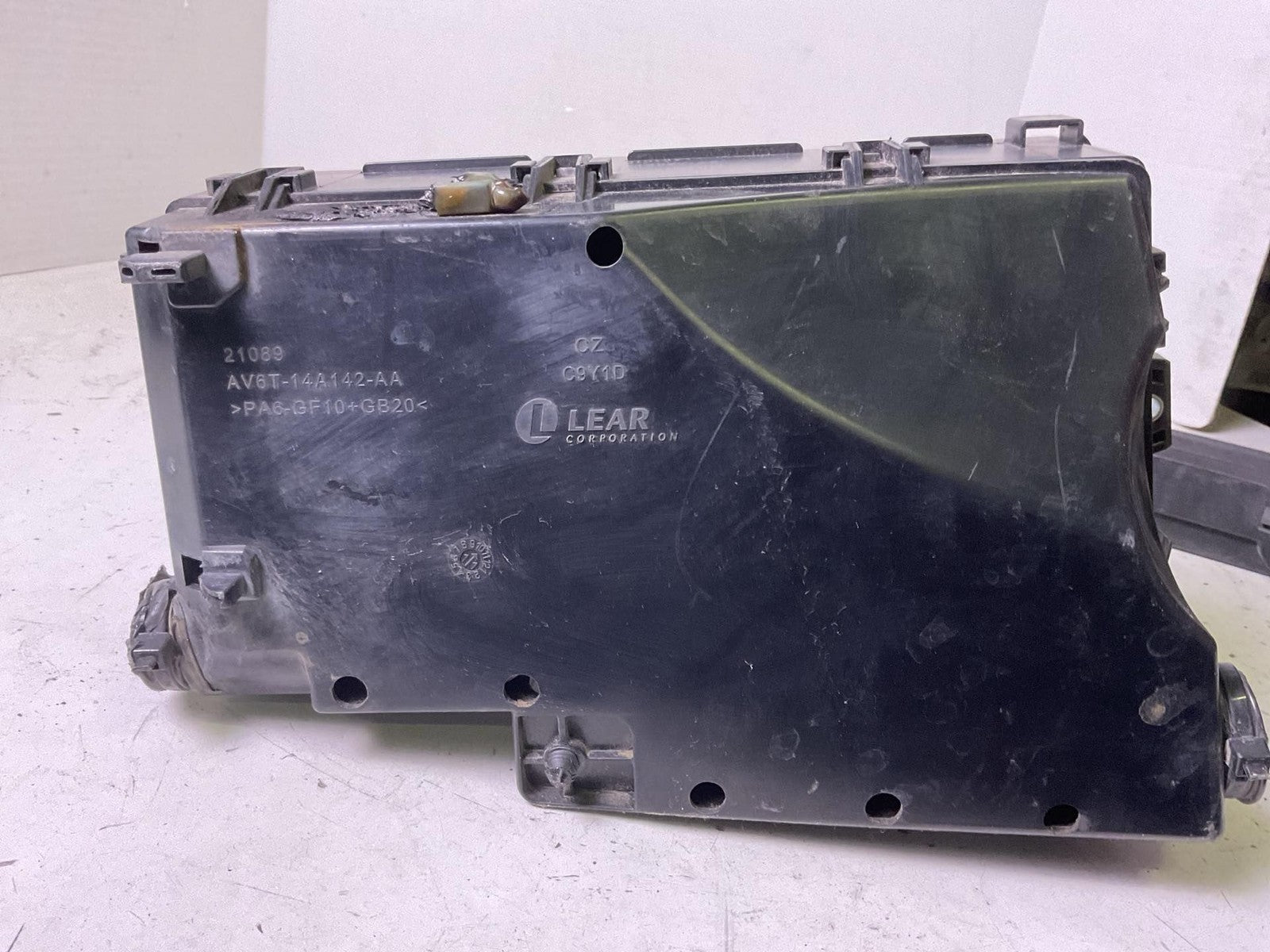 Engine Fuse Box FORD FOCUS 12 13 143