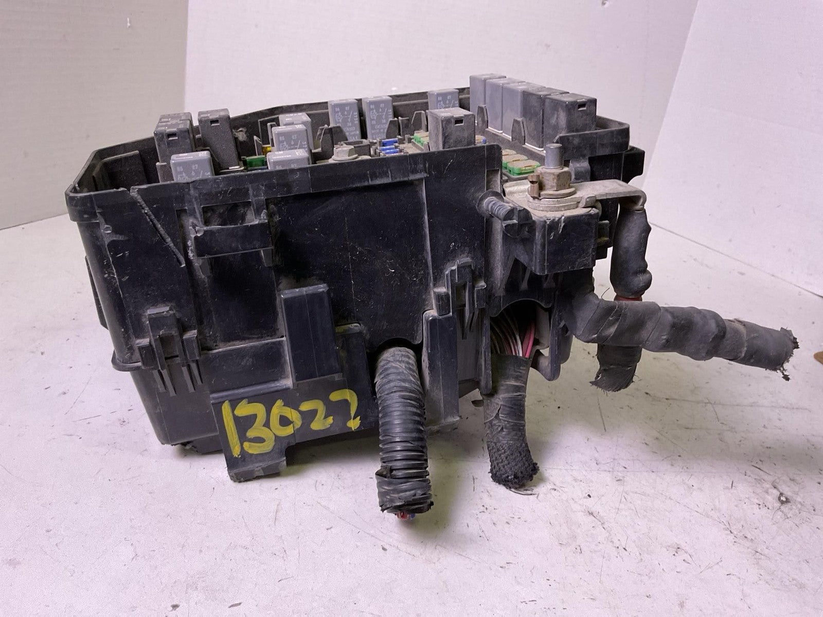 Engine Fuse Box CADILLAC CTS 11 12 13 143