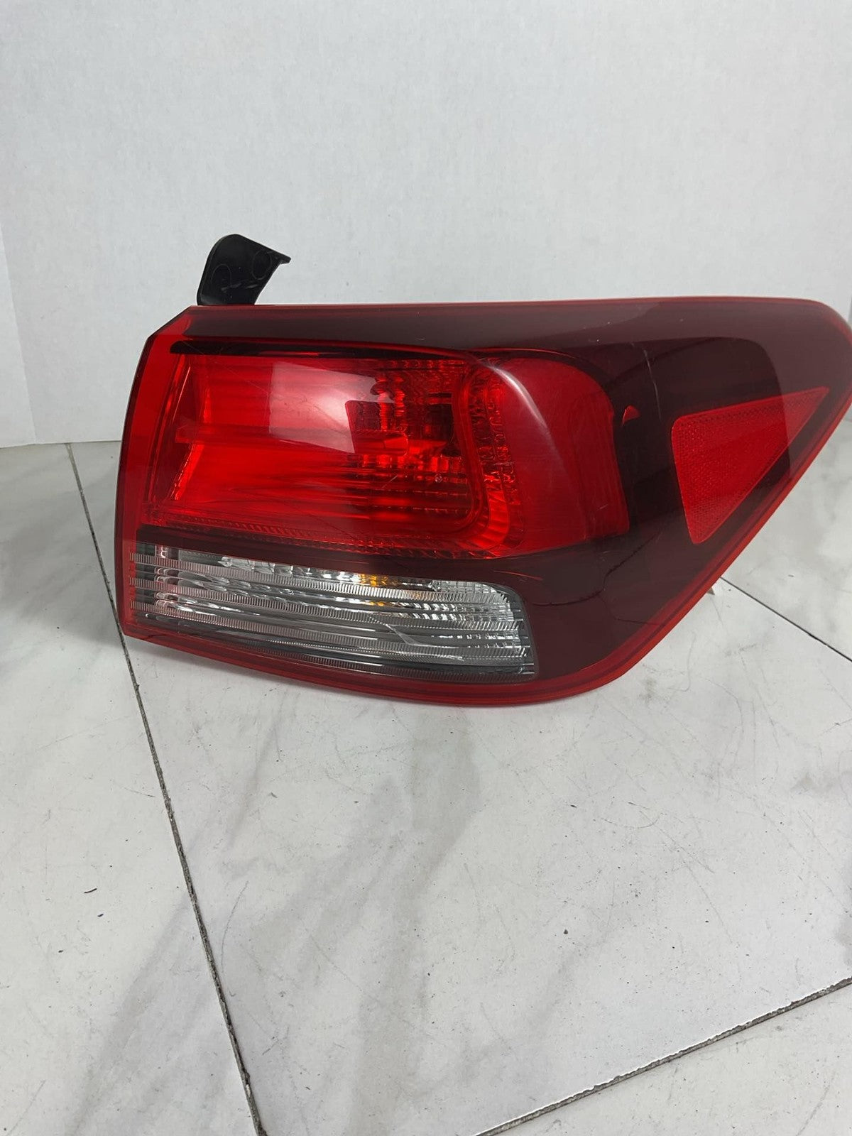 Tail Light Assembly KIA RIO Right 18 19 20 21 22 230