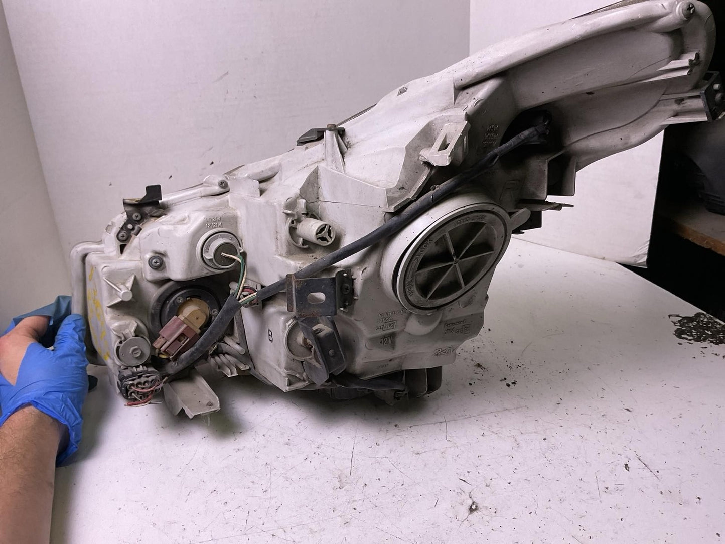 Headlamp Assembly INFINITI G35 Right 081