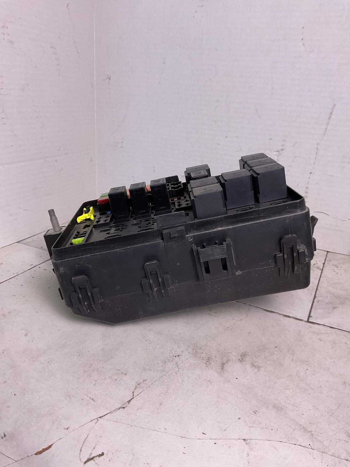 Engine Fuse Box DODGE CHARGER 19 203