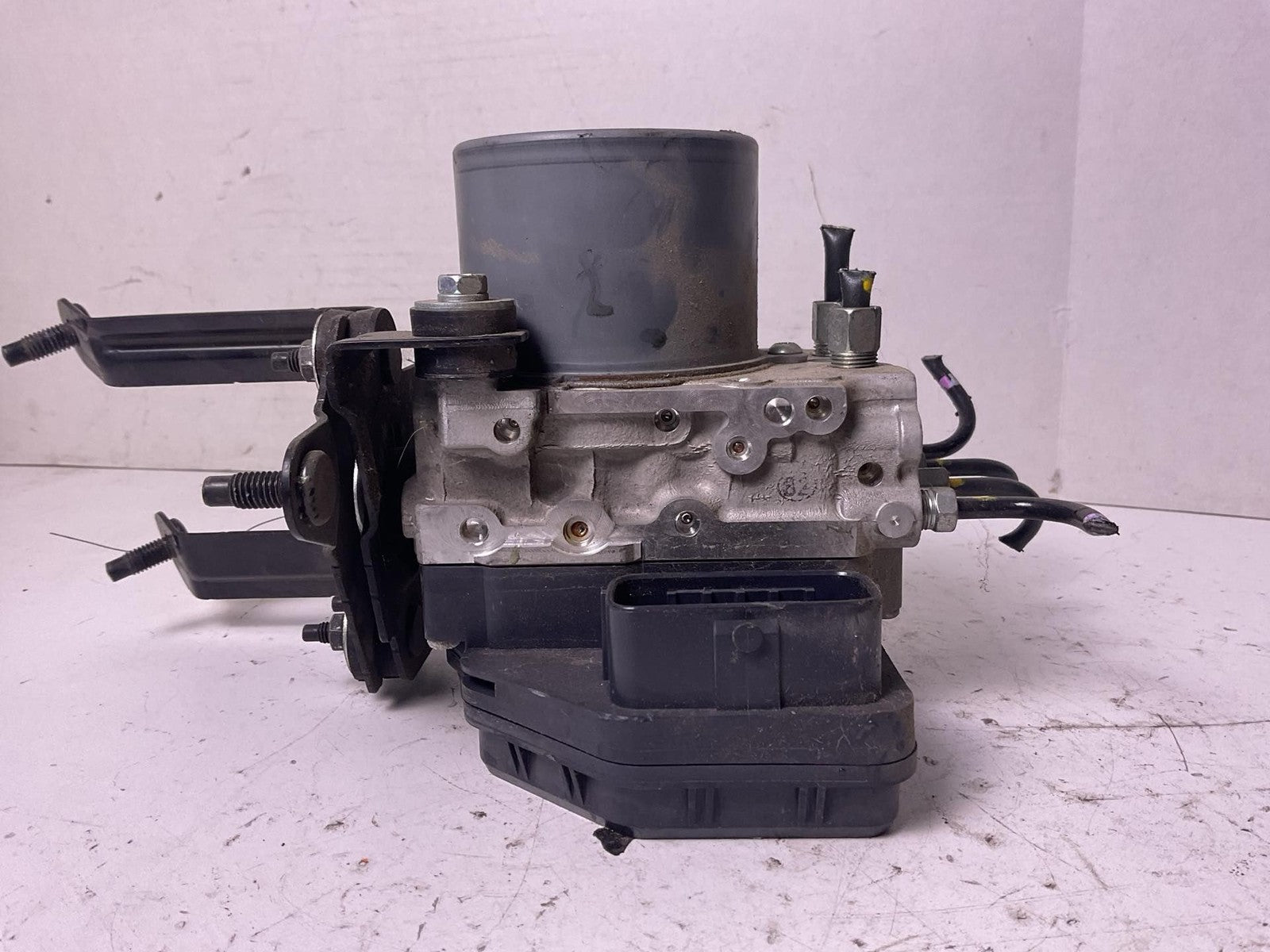 Anti-lock Brake Parts INFINITI Q50 16 172
