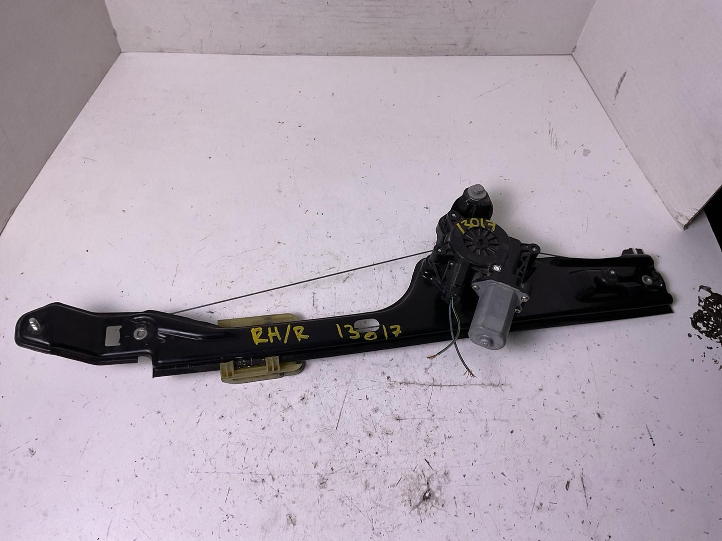 Side/rear/cargo Regulator CHEVROLET BLAZER Right 19 20 21 22 23 240