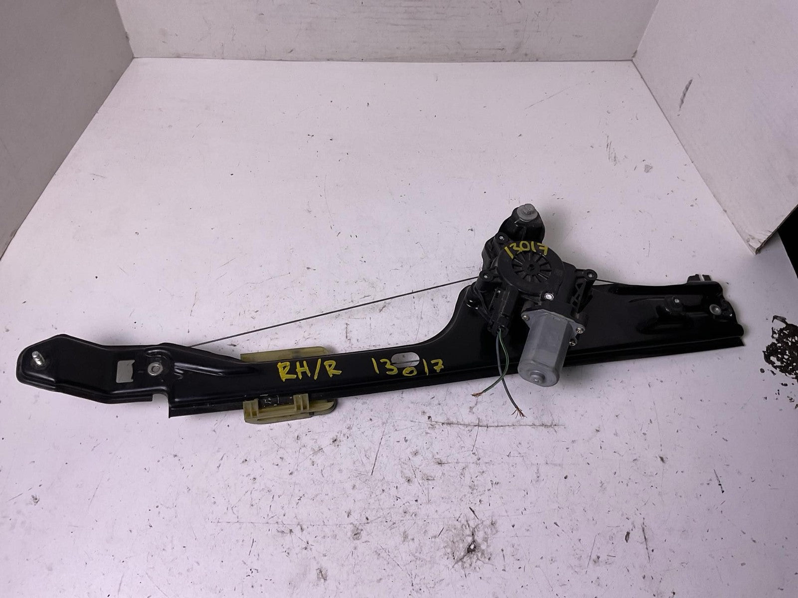 Side/rear/cargo Regulator CHEVROLET BLAZER Right 19 20 21 22 23 240