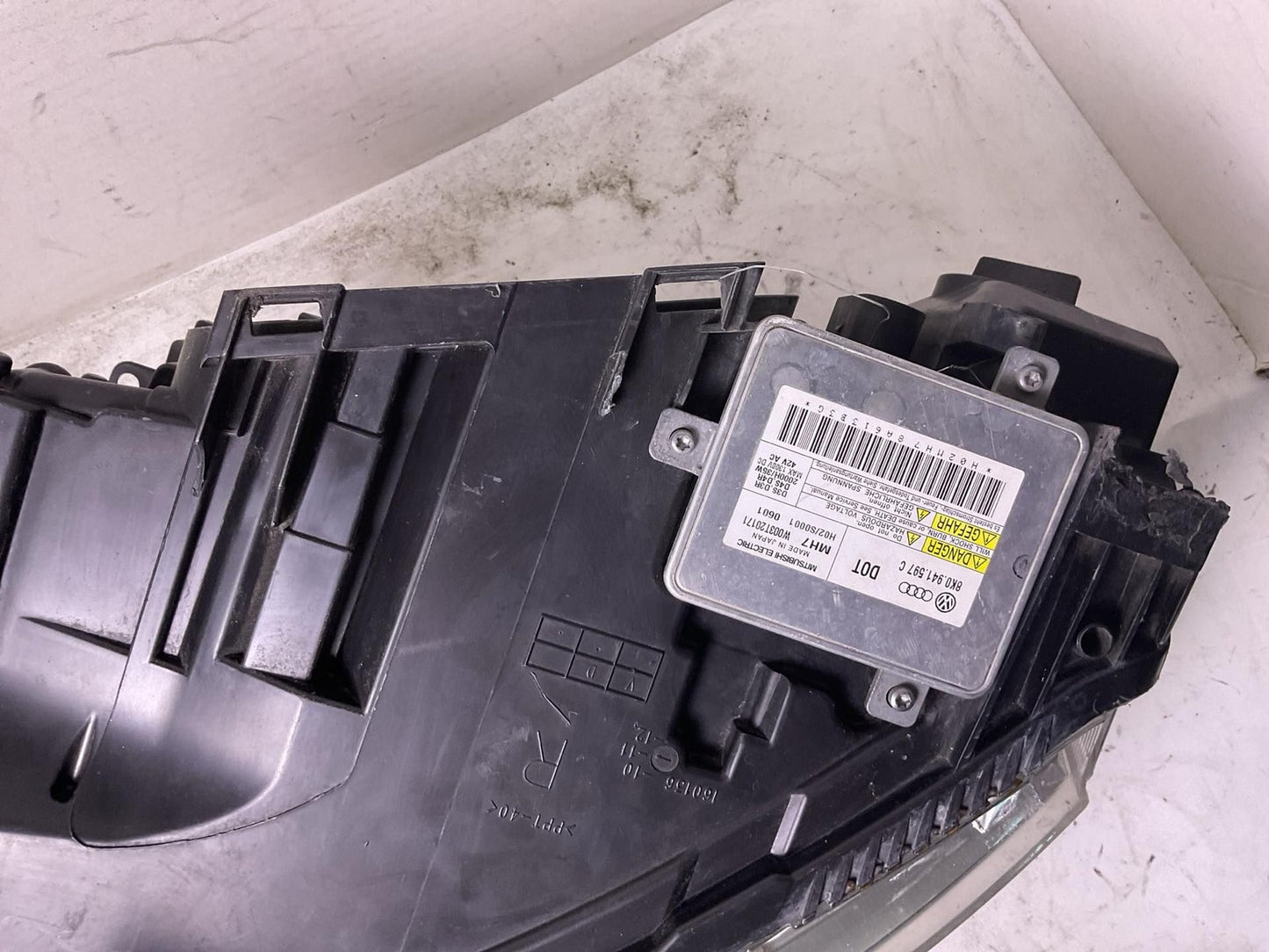 Headlamp Assembly AUDI A6 Right 09 10 113