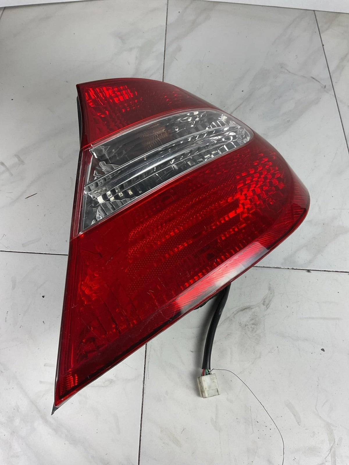 Tail Light Assembly TOYOTA CAMRY Right 02 03 040