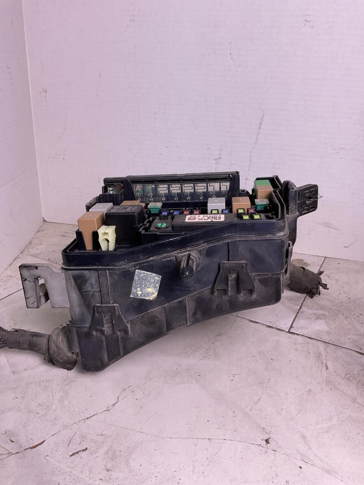 Engine Fuse Box HYUNDAI SANTA FE 17 182