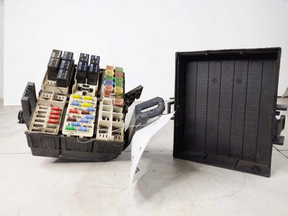 Engine Fuse Box FORD FIESTA 11 12 130