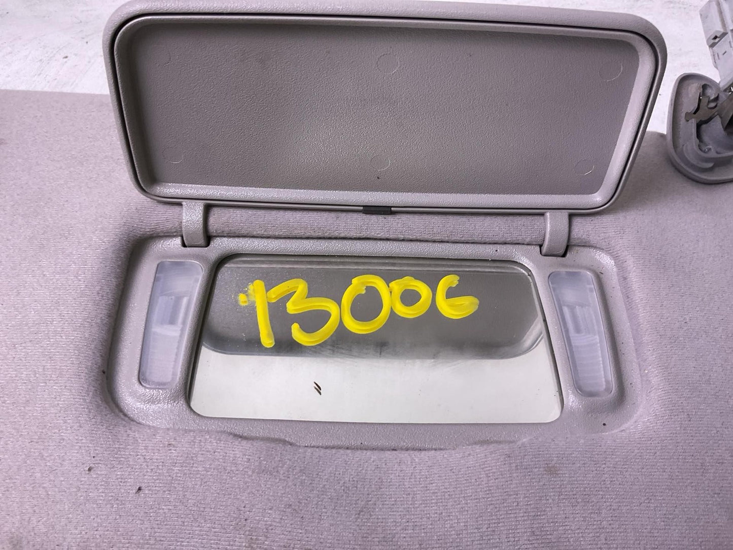 Sun Visor HONDA ODYSSEY Right 99 00 01 02 03 042