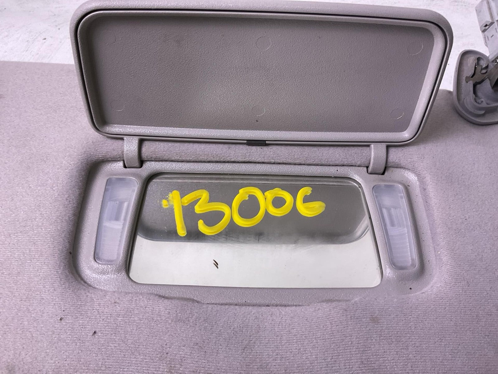 Sun Visor HONDA ODYSSEY Right 99 00 01 02 03 042