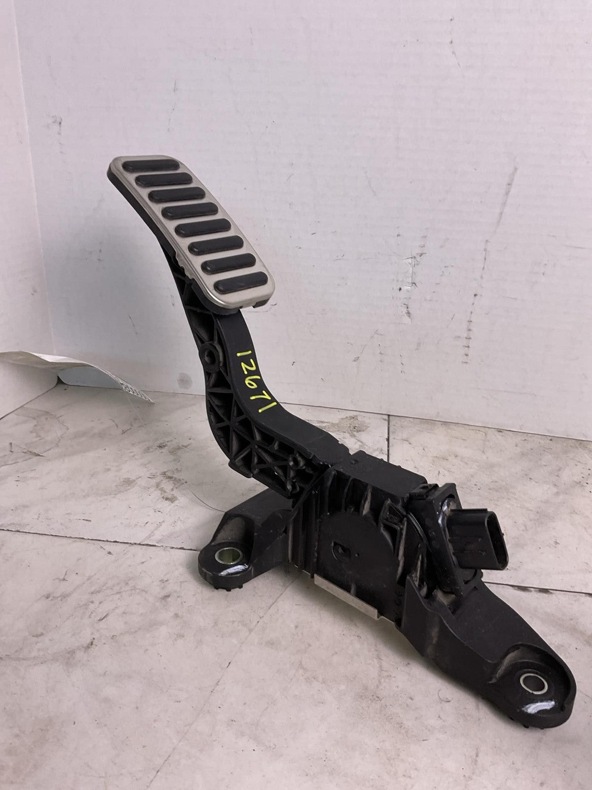 Gas Pedal KIA FORTE 211