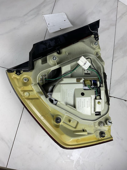 Tail Light Assembly INFINITI M35 Right 06 075