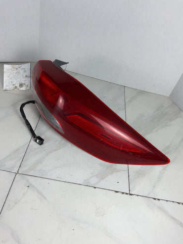 Tail Light Assembly HYUNDAI ELANTRA Right 17 181