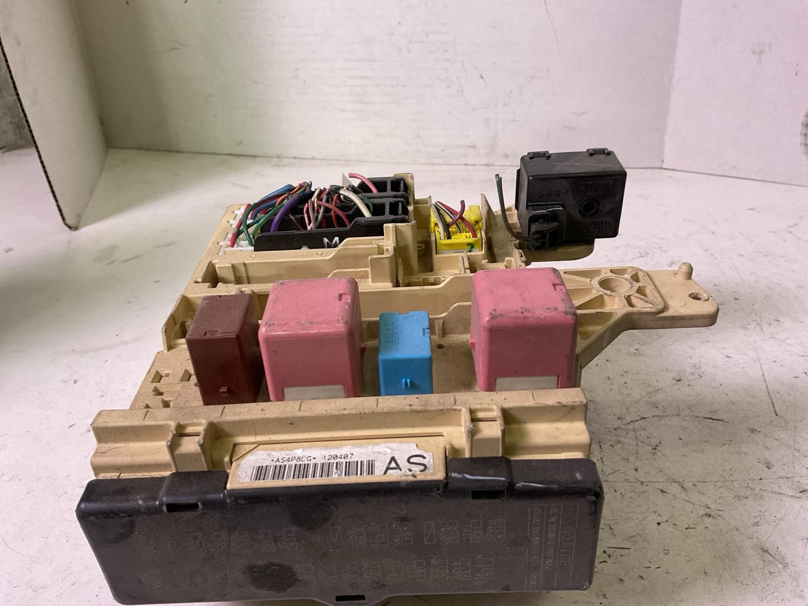 Cabin Fuse Box TOYOTA SIENNA 083