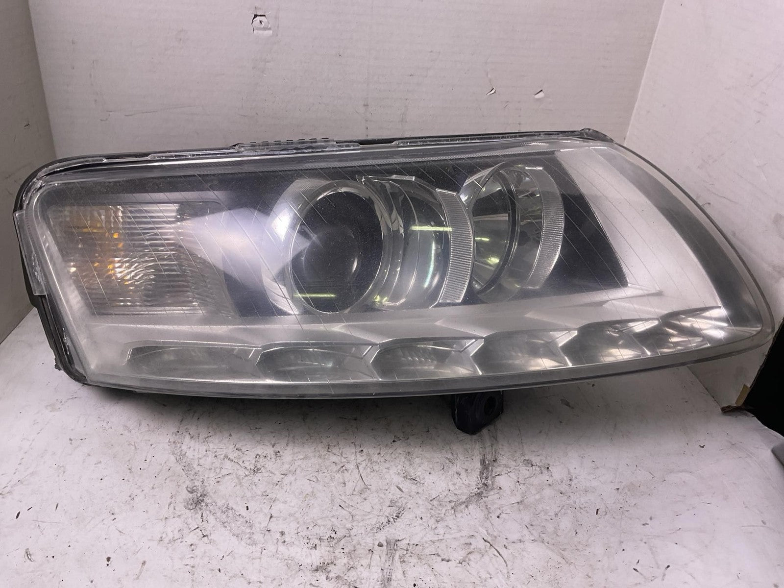 Headlamp Assembly AUDI A6 Right 09 10 110