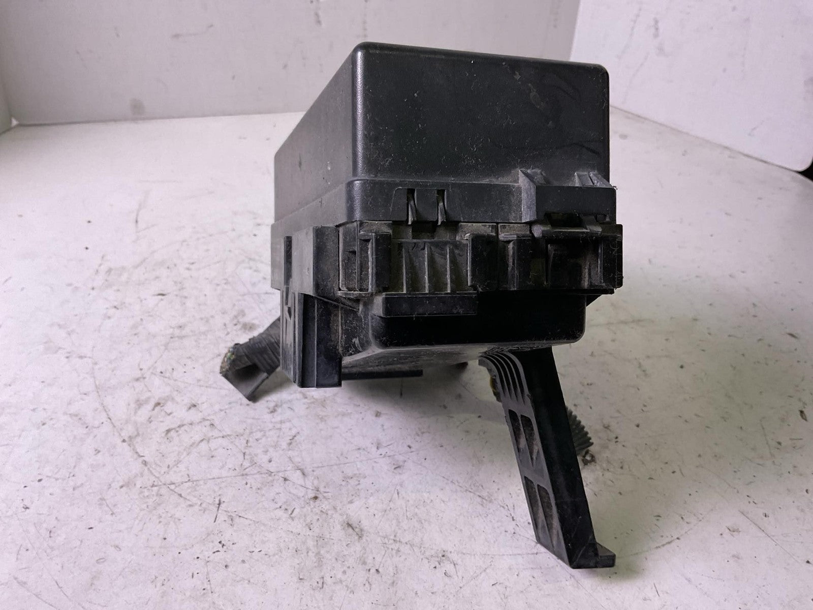 Engine Fuse Box NISSAN PATHFINDER 10 11 121