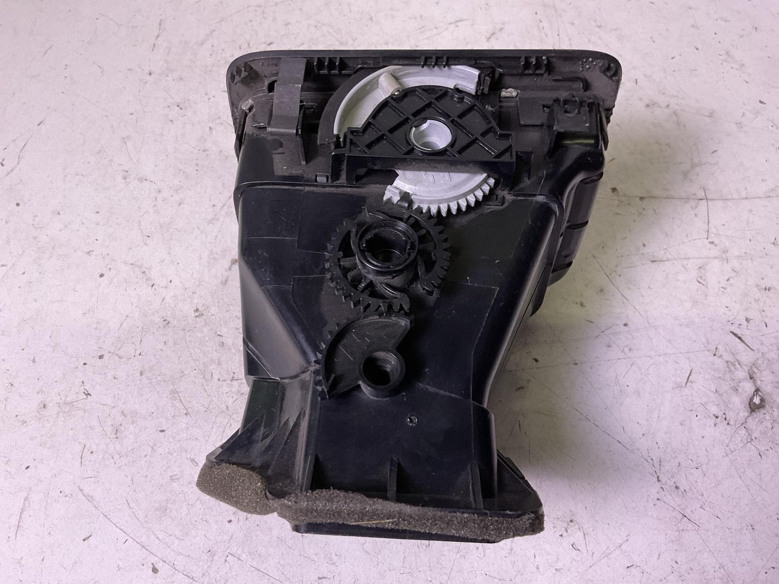 Air Cond./heater Vents GOLF EXCEPT GTI 125