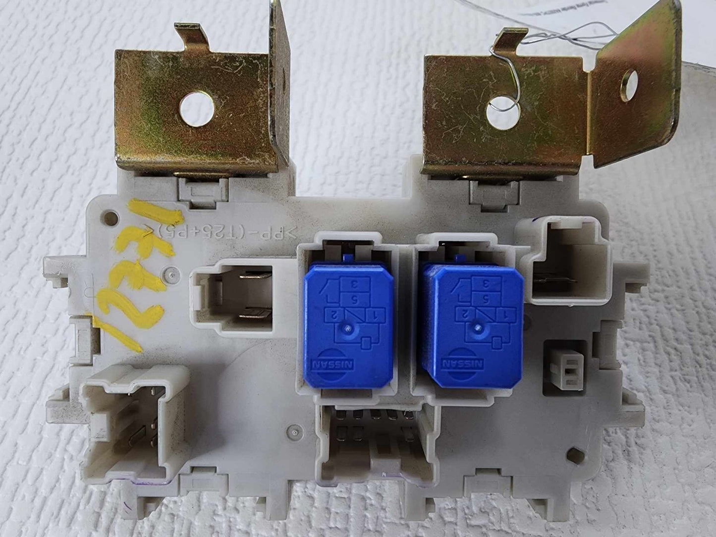 Cabin Fuse Box NISSAN TITAN 052