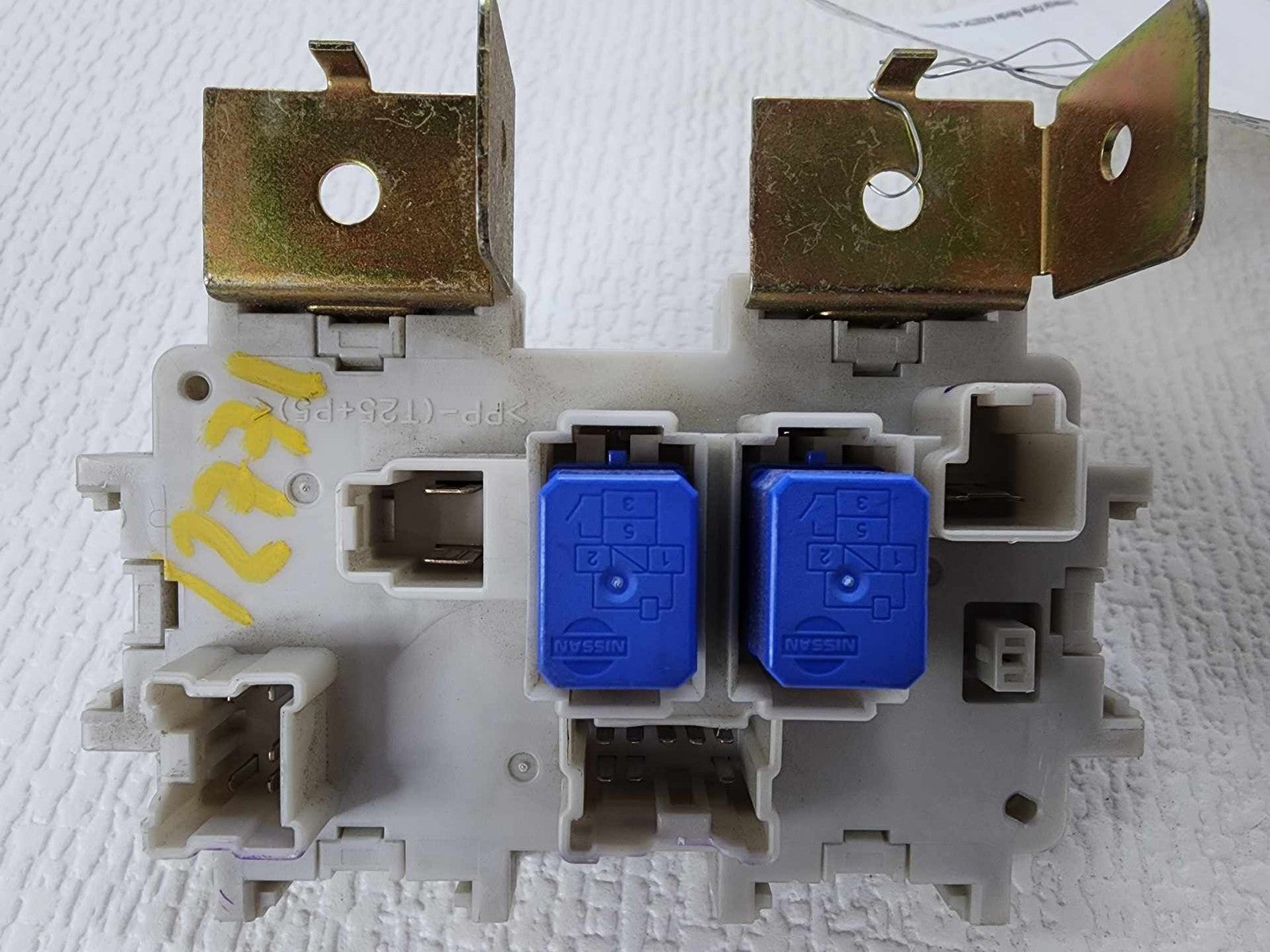 Cabin Fuse Box NISSAN TITAN 052