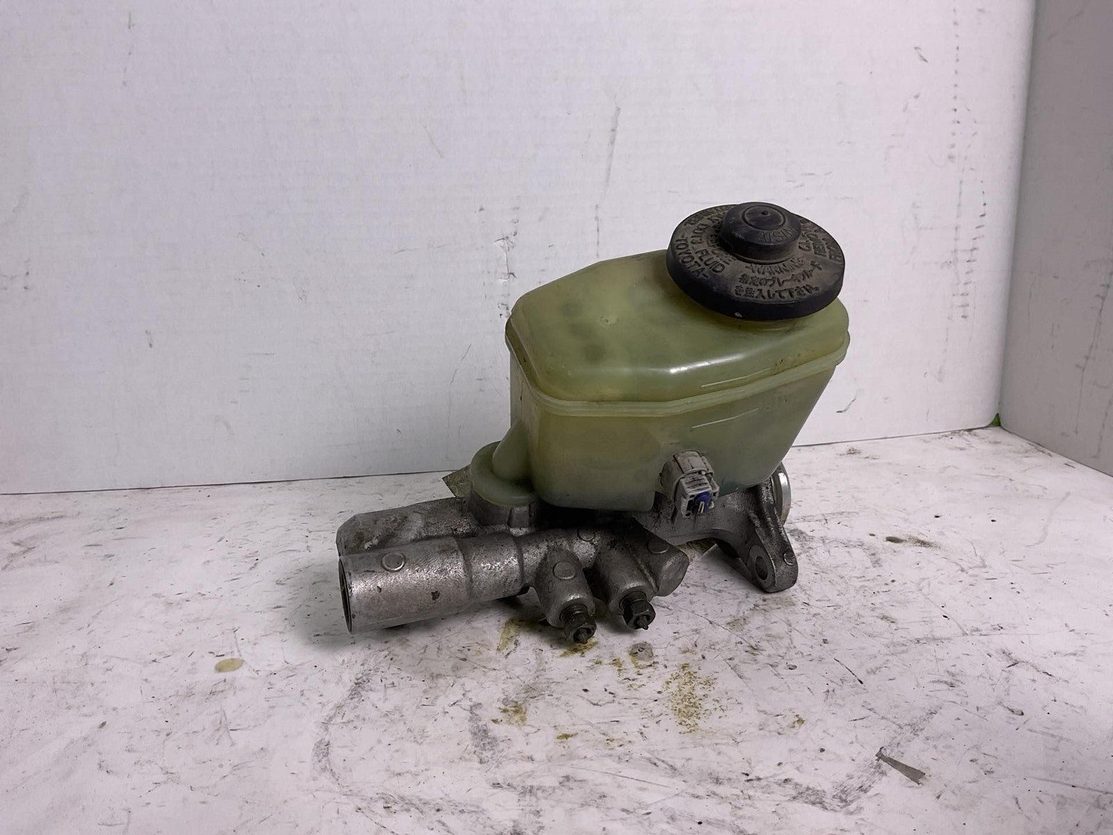 Master Cylinder TOYOTA 4RUNNER 96 97 98 99 000