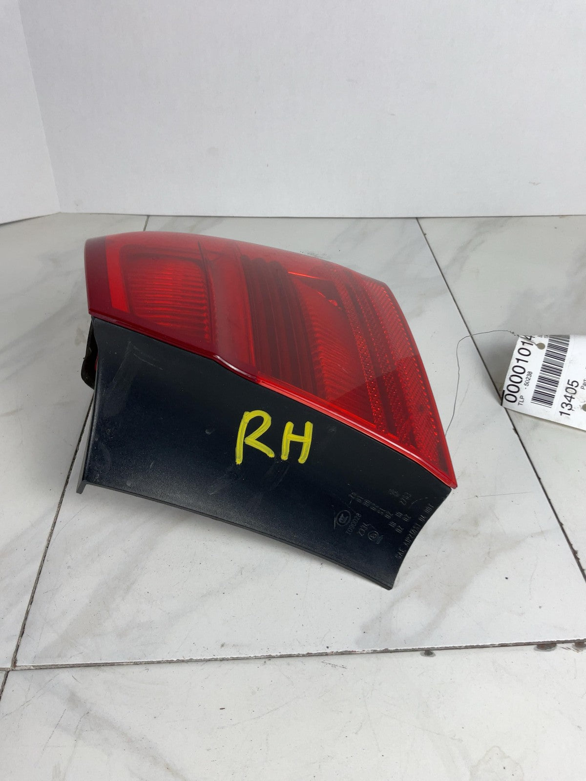 Tail Light Assembly BMW 325I Right 063