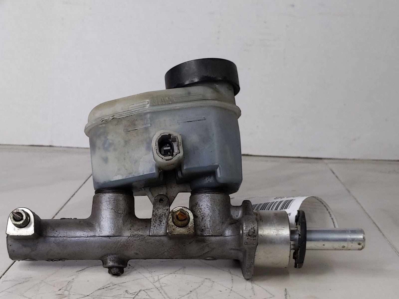 Master Cylinder TOYOTA TUNDRA 00 01 02 03 04 05 060