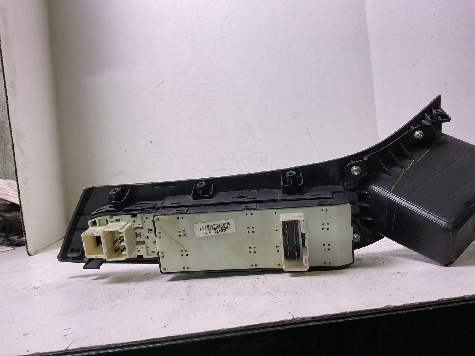 Door Switch Front HYUNDAI ELANTRA 14 15 164