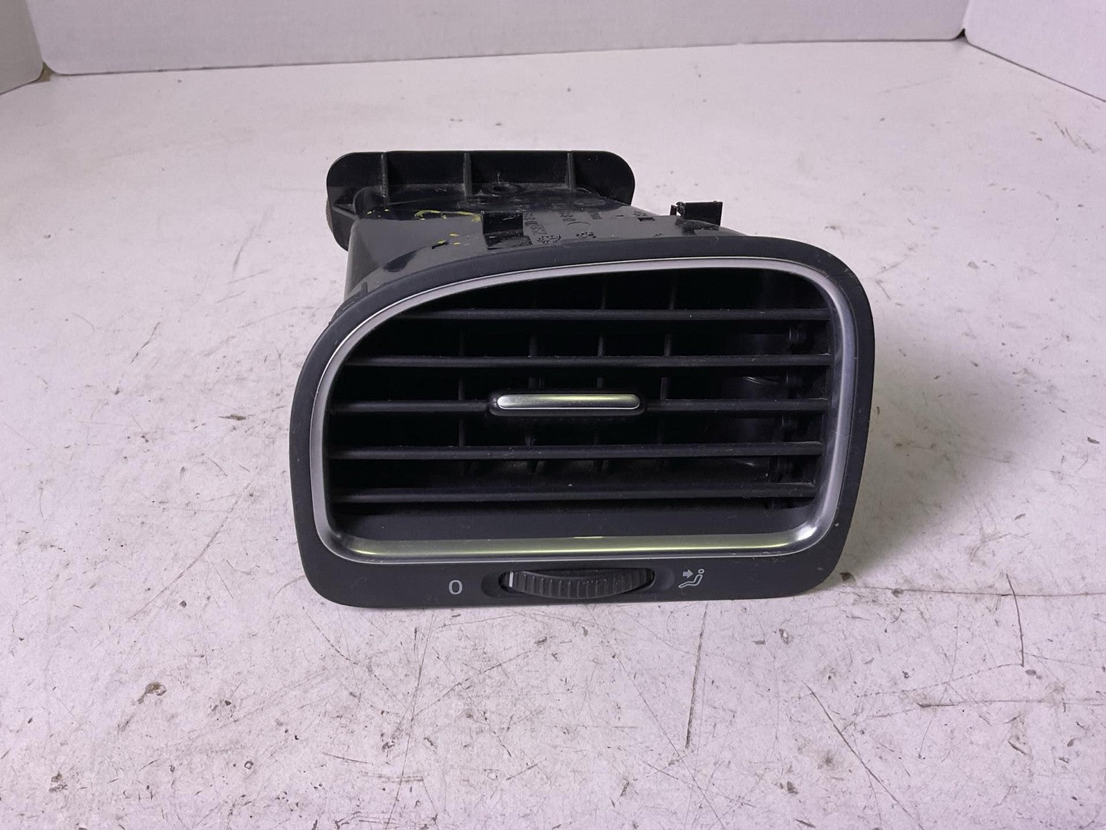 Air Cond./heater Vents GOLF EXCEPT GTI 120