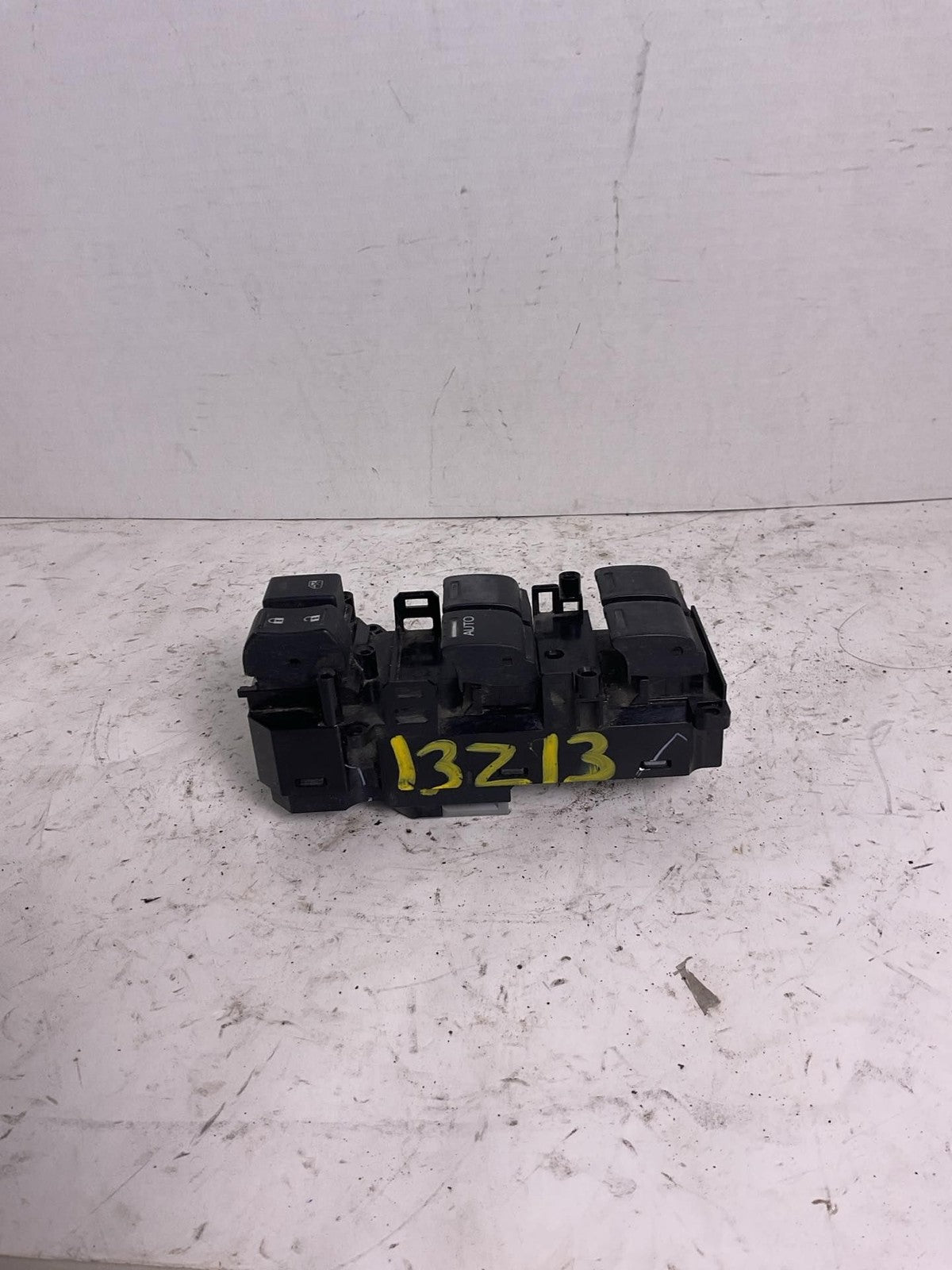 Door Switch Front HONDA HRV 16 17 18 19 20 21 221
