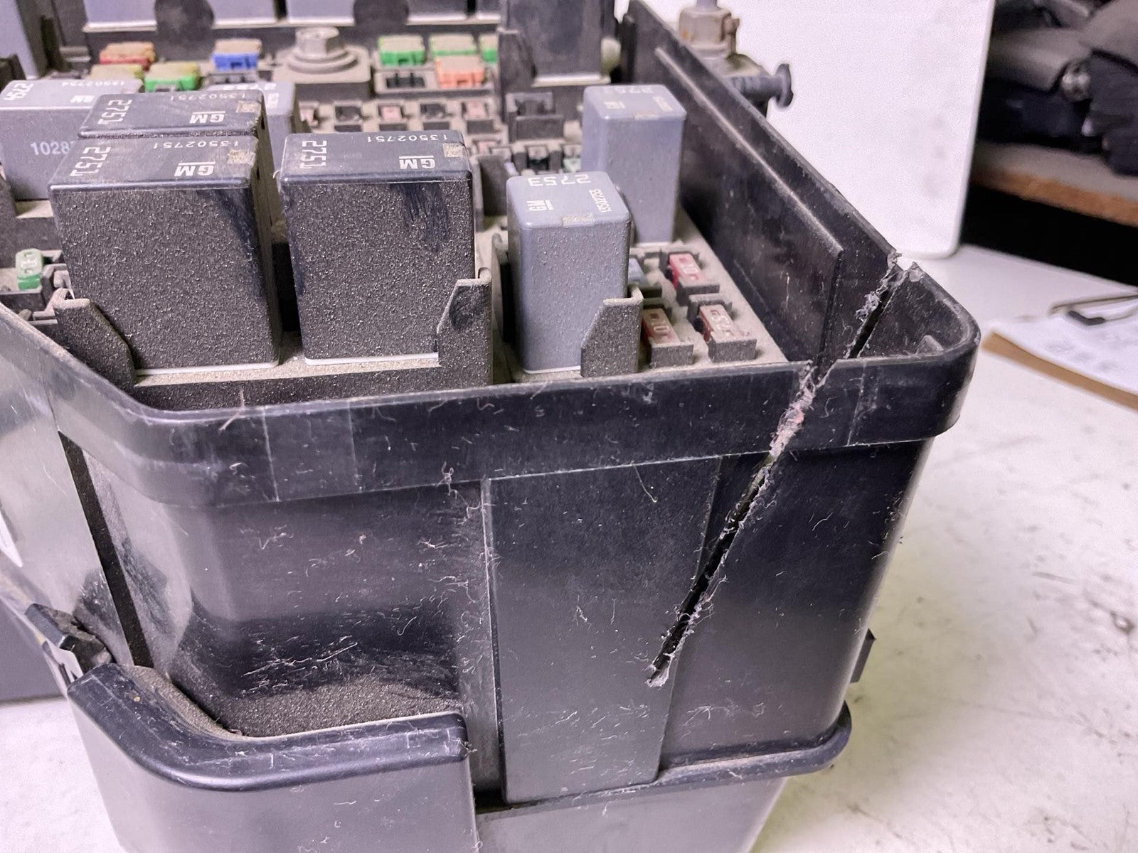 Engine Fuse Box CADILLAC CTS 11 12 13 142